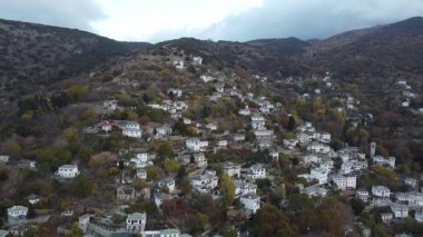 Pelion Dağı 'ndaki Makrinitsa köyü, Sonbahar, Hava manzarası, Magnesia, Teselya, Yunanistan