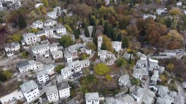 Pelion Dağı 'ndaki Makrinitsa köyü, Sonbahar, Hava manzarası, Magnesia, Teselya, Yunanistan