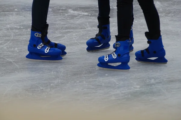 Ice skates on ice rink — Stock Photo, Image