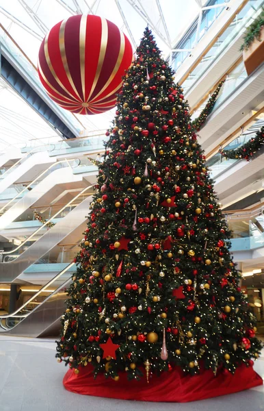 Dev chrismas ağaç ve - top