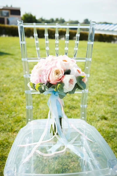 Delicado buquê de noiva com belas rosas de David Austin — Fotografia de Stock