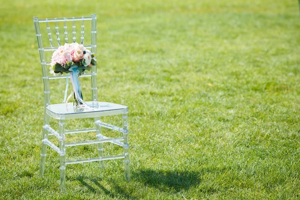 Delicado ramo de novia con hermosas rosas de David Austin — Foto de Stock