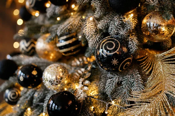 Kerstboom tak met ballen — Stockfoto