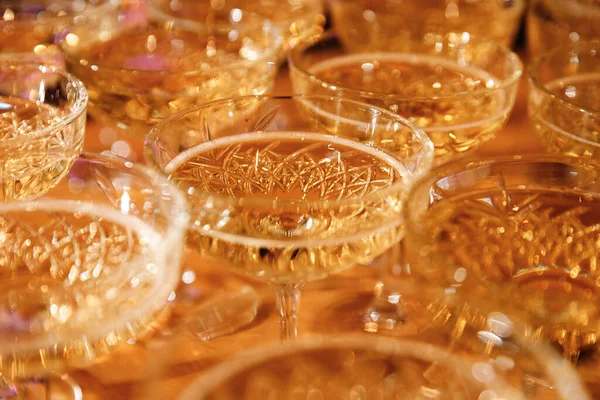 Gläser mit Champagner auf einer Veranstaltung, Feier, Party — Stockfoto