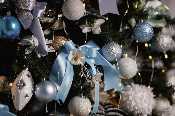 Різдвяна ялинка синього кольору — стокове фото