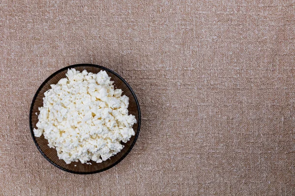 Taze çiftlik köy peyniri kasede