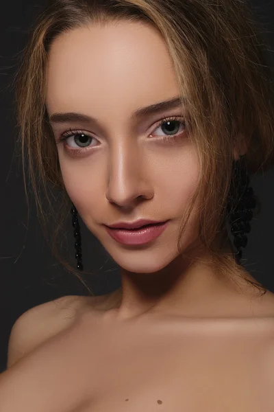 Nahaufnahme Porträt der schönen sexy Frau mit nacktem Make-up — Stockfoto