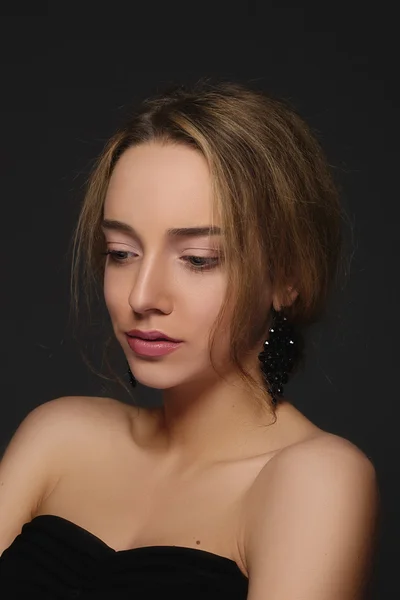 Portret van mooie sexy vrouw met naakt make-up — Stockfoto