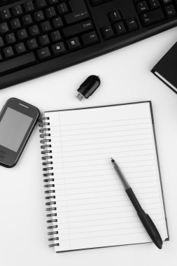 Beyaz ofis masaları