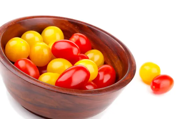 黄色と赤のトマト チェリー — ストック写真