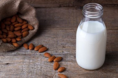 Badem sütü ve badem