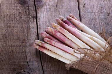 taze beyaz kuşkonmaz