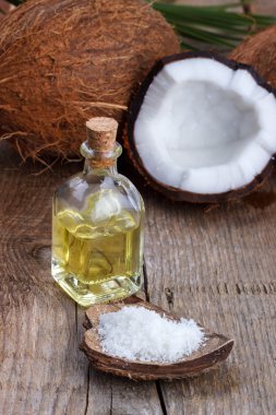 Hindistan cevizi yağı ve kabukları