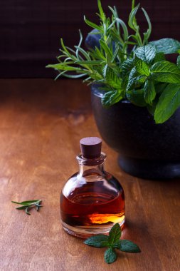 Nane ve biberiye esansiyel yağı