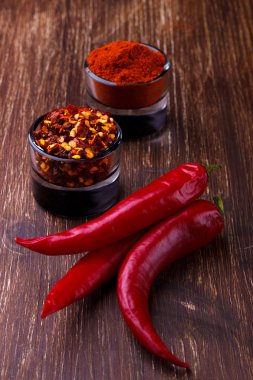 Rustik zemin üzerine pul biber