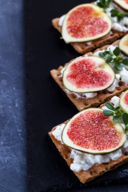 Bruschetta peynir ile