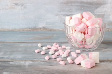 pembe ve beyaz krema