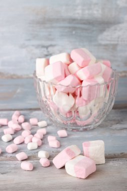 pembe ve beyaz krema