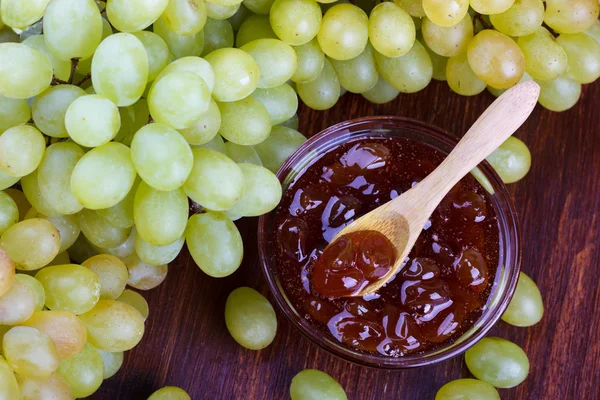 Engarrafamento de uvas brancas — Fotografia de Stock