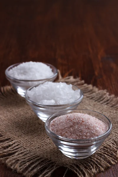 Белая и розовая соль — стоковое фото
