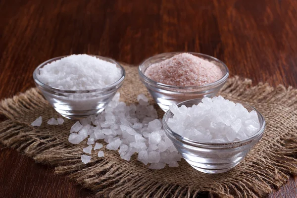 Белая и розовая соль — стоковое фото