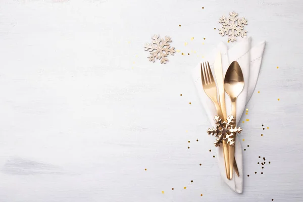 Christmas New Year Table Setting Golden Cutlery White Stone Table — Stock Photo, Image