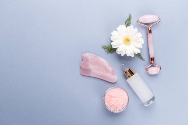 Yüz masajı için Gua sha Yeşim Roller, Yaşlanma Karşıtı Tedavi, fotokopi alanı ile düz uzanma