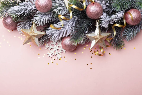 Рождество Новый Год Розовые Золотые Украшения Розовом Модном Фоне Копировальным Лицензионные Стоковые Изображения