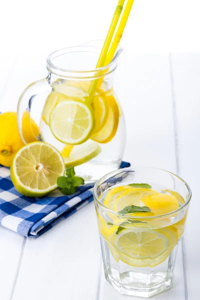 Zdravé limonády, detoxikační — Stock fotografie