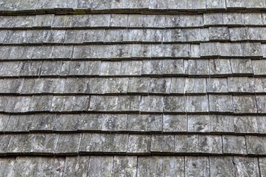 Eski kahverengi ve gri ahşap çatı Zona