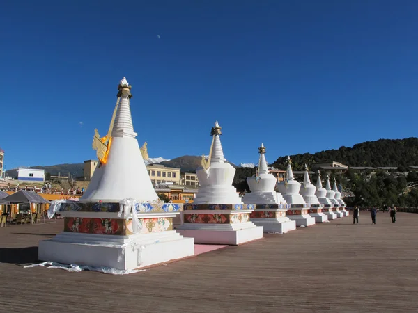 Feilai tapınağındaki dağcı Stupa, Yunnan China