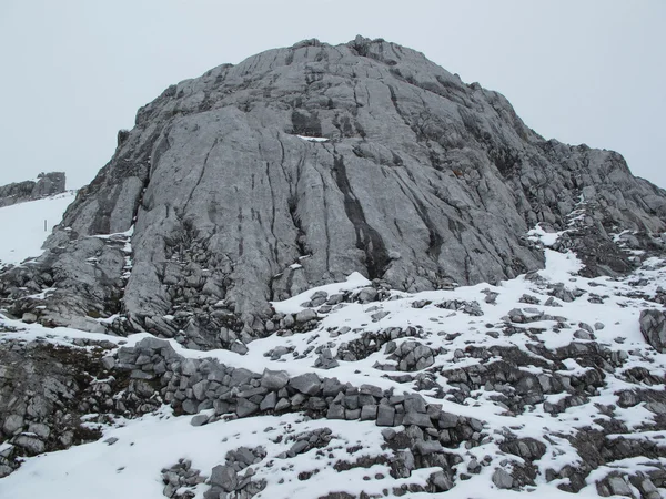 Jade Dragon kar dağ. Jade Dragon Snow Mountain Lijiang, Yunnan, Çin yakınındaki bir dağdır
