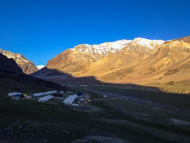 Sarchu Leh - Manali karayolu, çadır kamp. Leh - Manali bir otoban kuzey Hindistan'da Leh Ladakh Jammu ve Keşmir devlet ve Manali Himachal Pradesh devlet bağlayan yoldur.