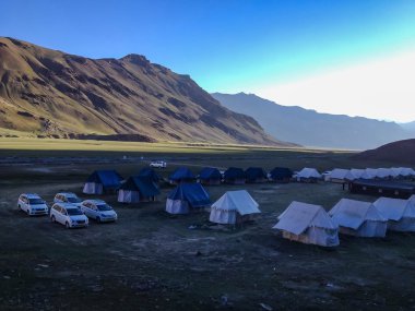 Sarchu Kampı, Manali- Leh, Ladakh, Hindistan - 6 Temmuz 2014: Sarchu kamp çadırı, Manali-Leh karayolu, Ladakh, Hindistan