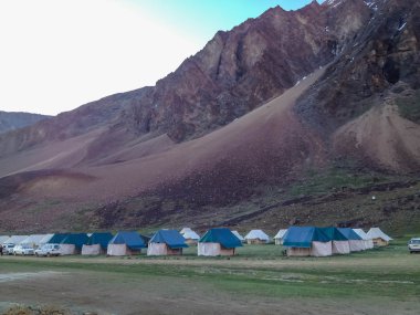 Sarchu Leh - Manali karayolu, çadır kamp. Leh - Manali bir otoban kuzey Hindistan'da Leh Ladakh Jammu ve Keşmir devlet ve Manali Himachal Pradesh devlet bağlayan yoldur.