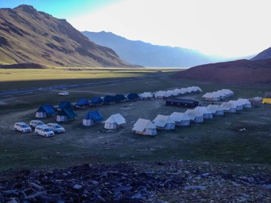 Sarchu Kampı, Manali- Leh, Ladakh, Hindistan - 6 Temmuz 2014: Sarchu kamp çadırı, Manali-Leh karayolu, Ladakh, Hindistan