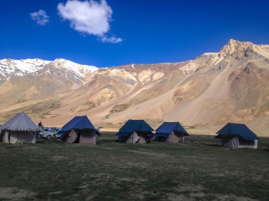 Ladakh, Hindistan - 6 Temmuz 2014: Sarchu kampı, Leh-Manali yolu, Hindistan