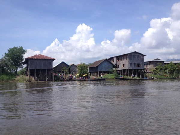 Inle Lake Myanmar Mayo Casas Inclinadas Aldea Lago Inle Myanmar — Foto de Stock