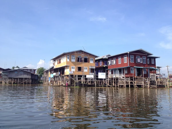 Inle Lake Myanmar Mayo Casas Inclinadas Aldea Lago Inle Myanmar — Foto de Stock