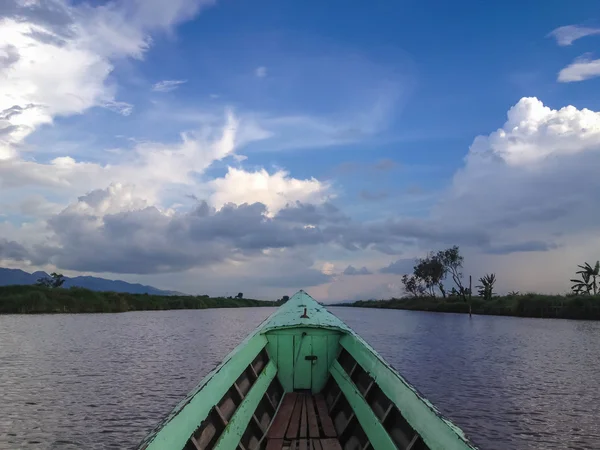 Boat Leaves Inle Pier Inle Lake Myanmar Burma — 스톡 사진