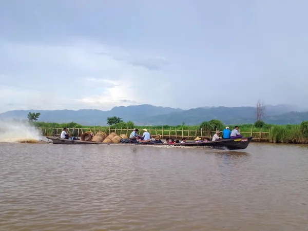 Inle Lake Myanmar Mayo 2014 Pueblo Barco Estilo Vida Gente — Foto de Stock