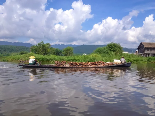 Leña Barco Cola Larga Lago Inle Myanmar Burma — Foto de Stock