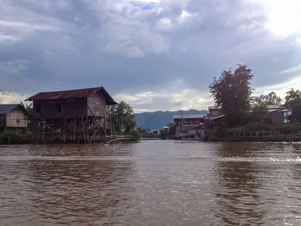 Inle Lake Myanmar Mayo 2014 Pueblo Barco Estilo Vida Gente — Foto de Stock