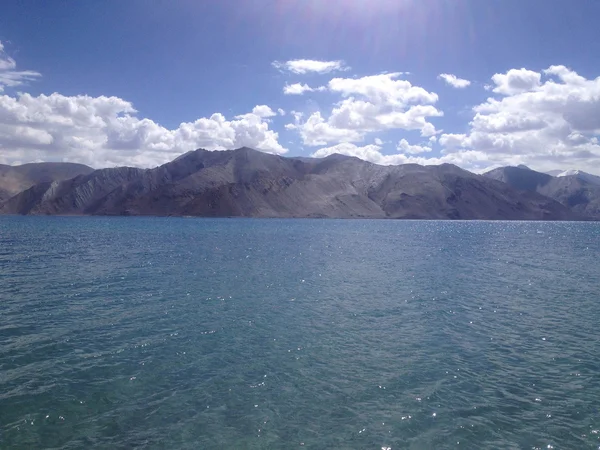 Pangong Lake Tso Huge Lake Ladakh Snow Peaks Blue Sky — стокове фото