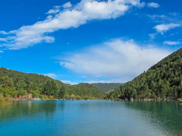 Mavi Ay Vadisi, Yeşim Ejder Karlı Dağı, Lijiang, Yunnan Çin.