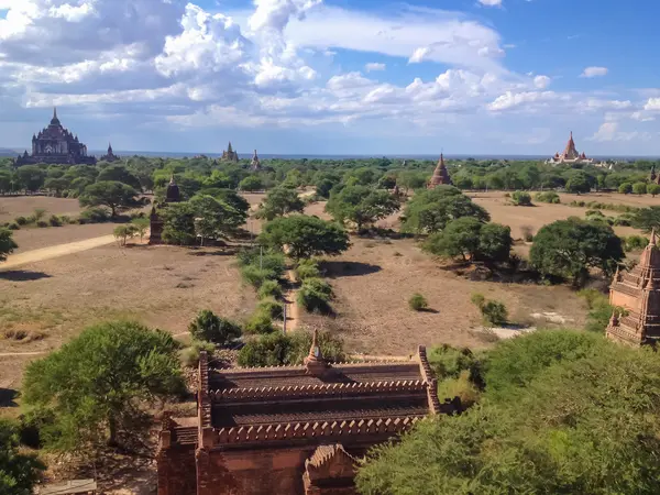 bagan, myanmar (burma düz Pagoda peyzaj)