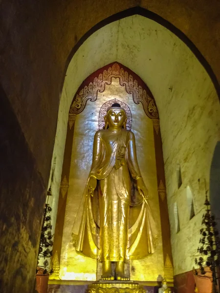 Bagan Μιανμάρ Μαΐου 2014 Μόνιμη Άγαλμα Του Βούδα Στο Εσωτερικό — Φωτογραφία Αρχείου