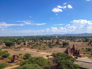 Bagan Vadisi ile antik pagoda adlı görüntüleyin. Bagan, Bagan (putperest), Myanmar tapınakları.