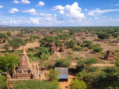 Bagan Vadisi ile antik pagoda adlı görüntüleyin. Bagan, Bagan (putperest), Myanmar tapınakları.