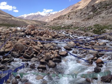 Leh, Ladakh, Hindistan 'daki Nubra Vadisi yolu.